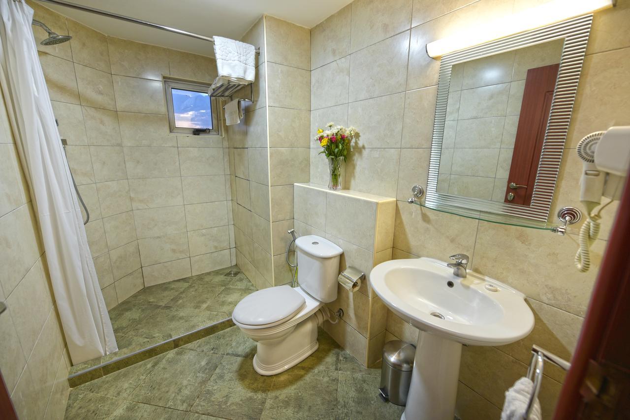 Hotel Sojovalo Kampala Bagian luar foto