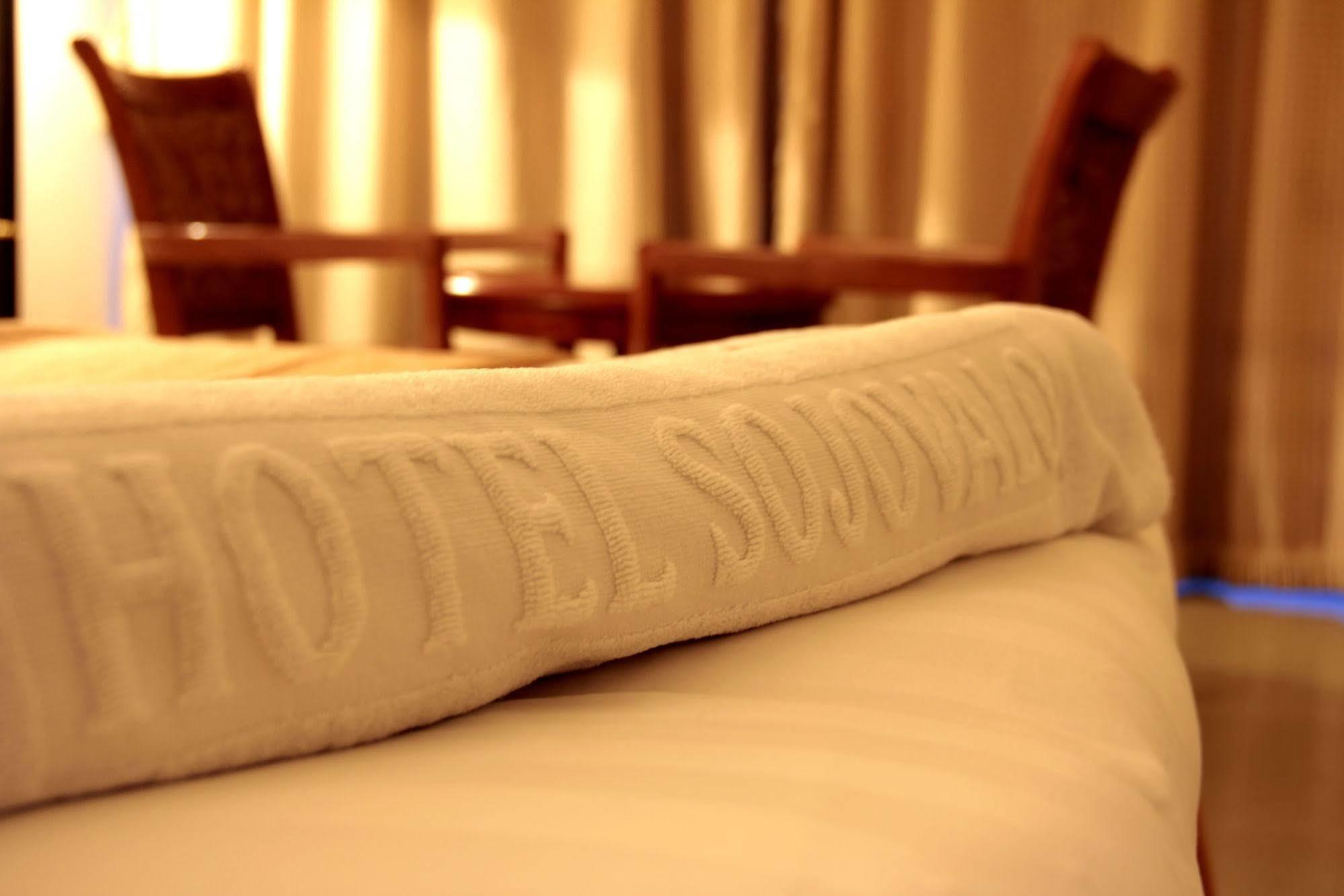 Hotel Sojovalo Kampala Bagian luar foto