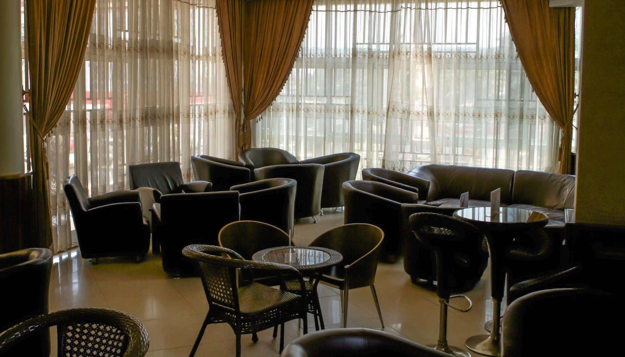 Hotel Sojovalo Kampala Bagian luar foto