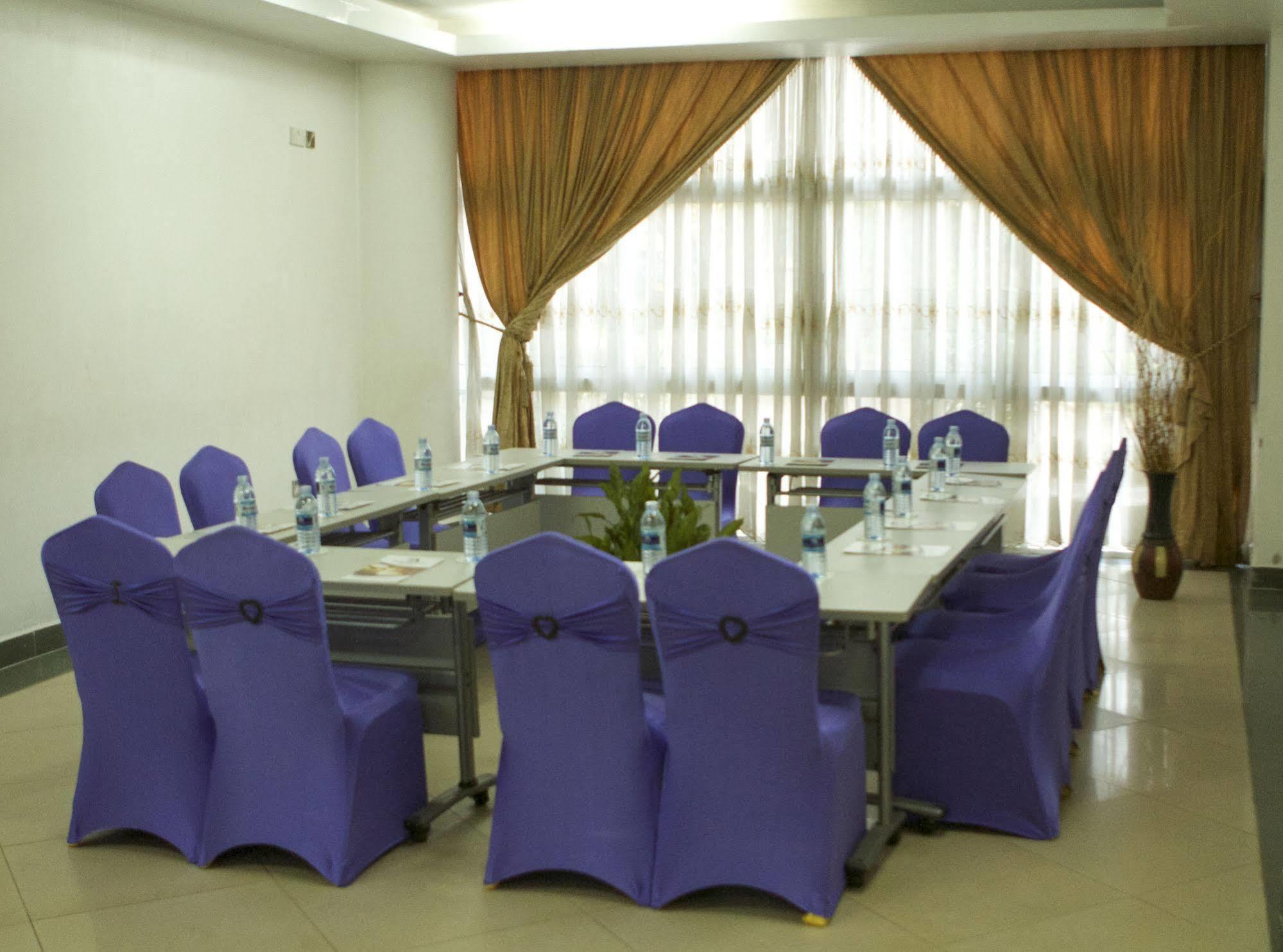Hotel Sojovalo Kampala Bagian luar foto