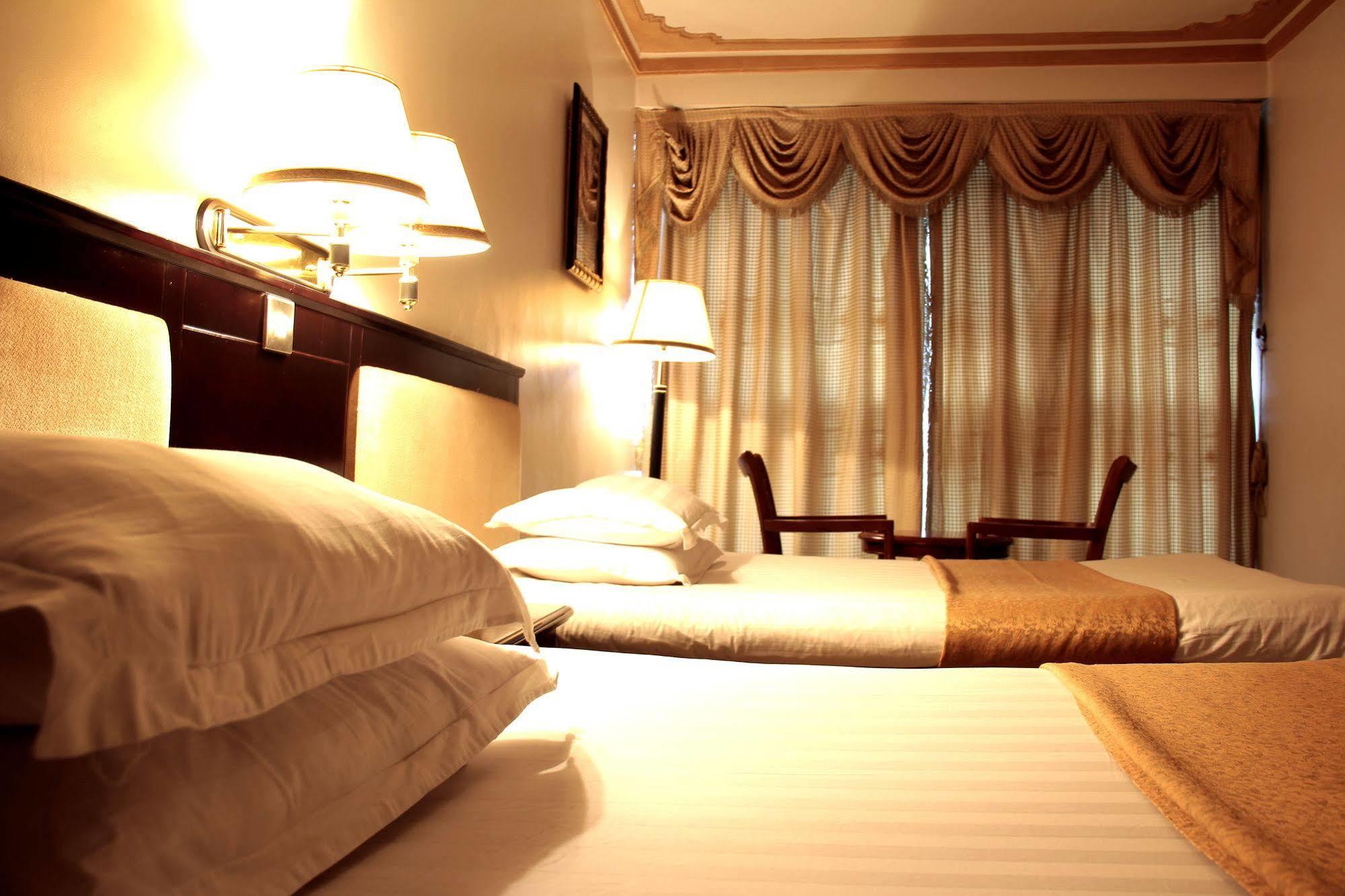 Hotel Sojovalo Kampala Bagian luar foto