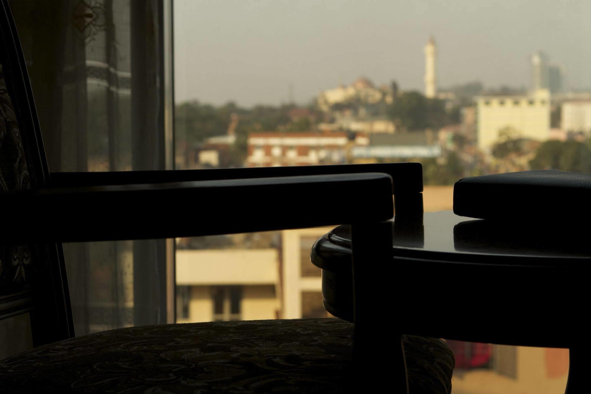 Hotel Sojovalo Kampala Bagian luar foto