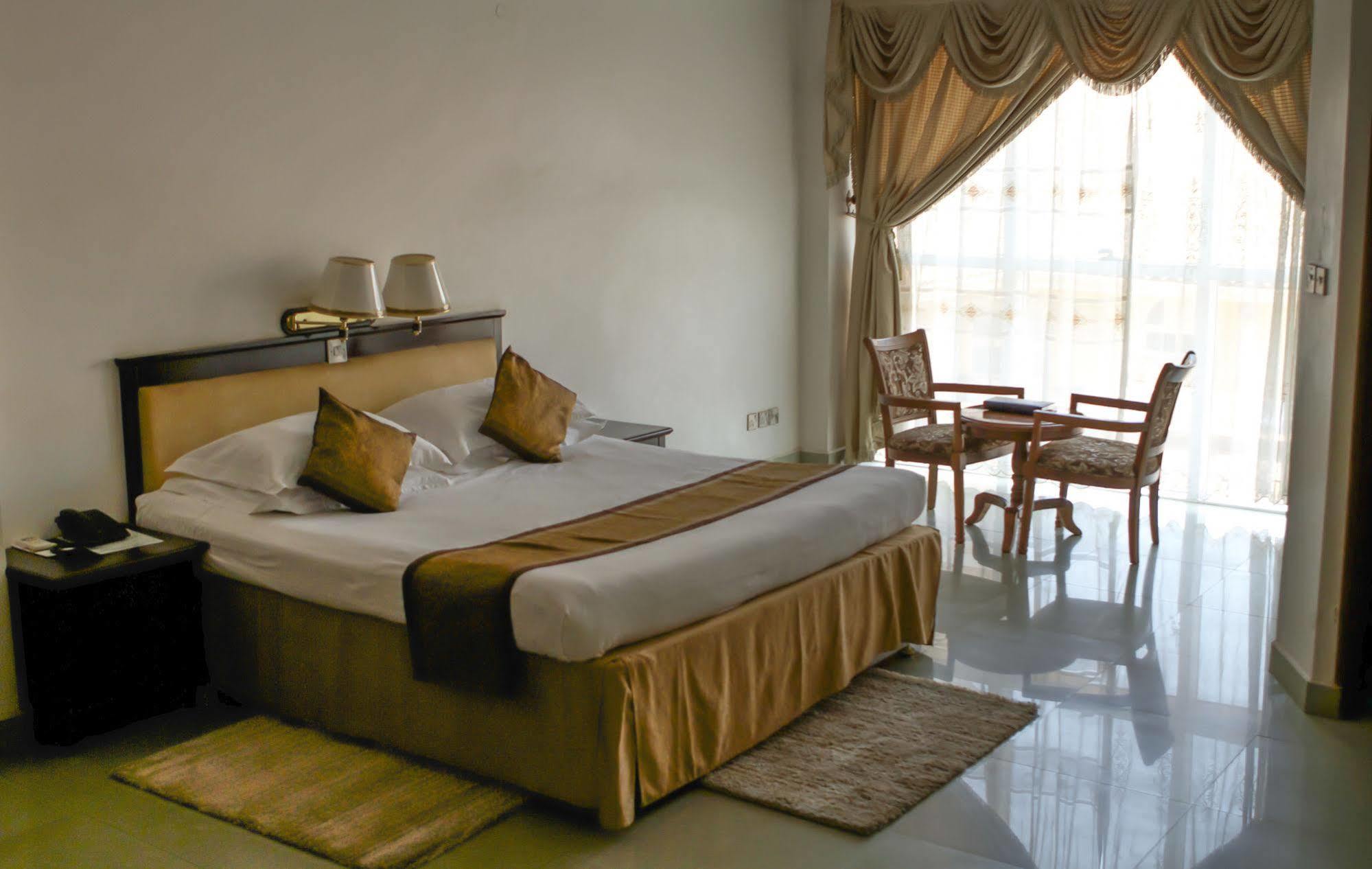 Hotel Sojovalo Kampala Bagian luar foto